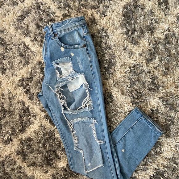 Mid Rise Mom Jeans - Picture 2 of 3